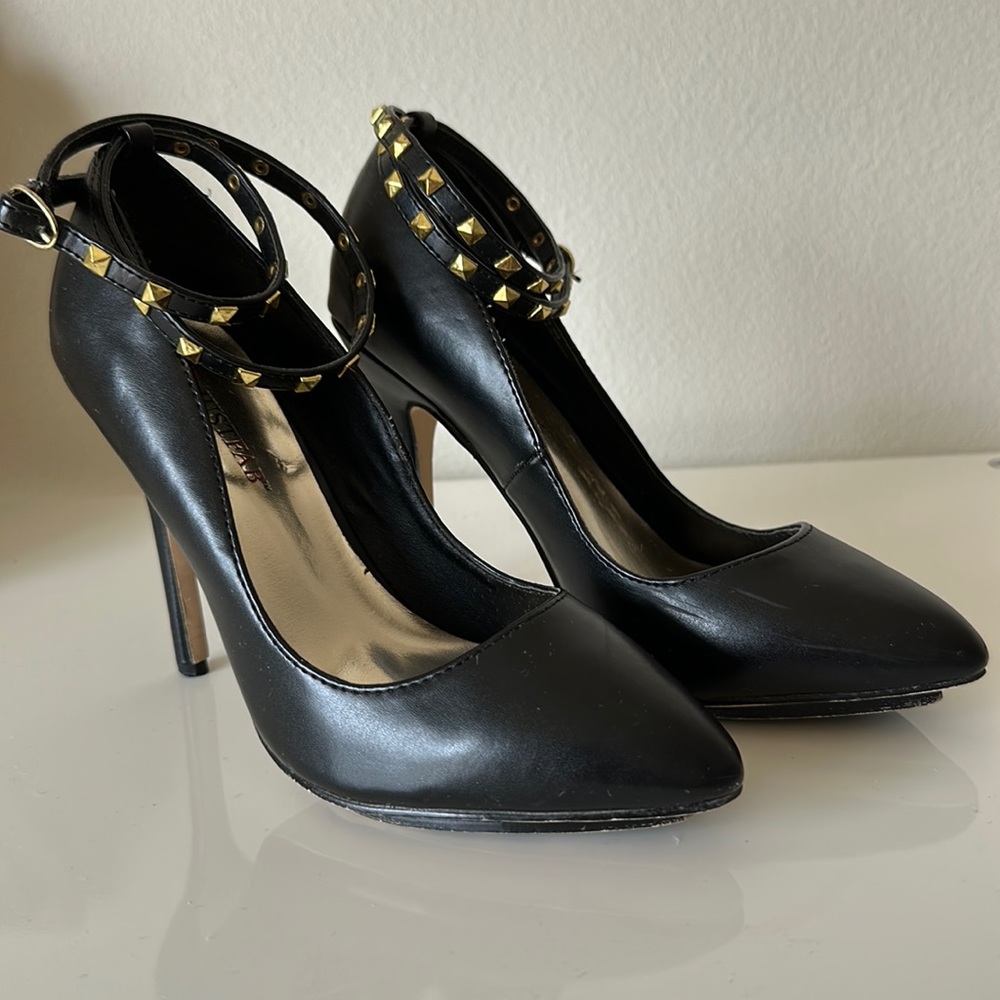 JustFab Black heels - Stylish & comfortable
